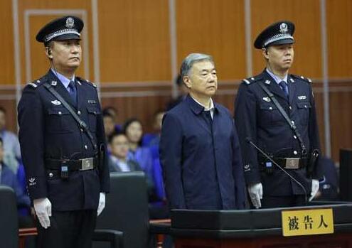 王三运受审画面公布