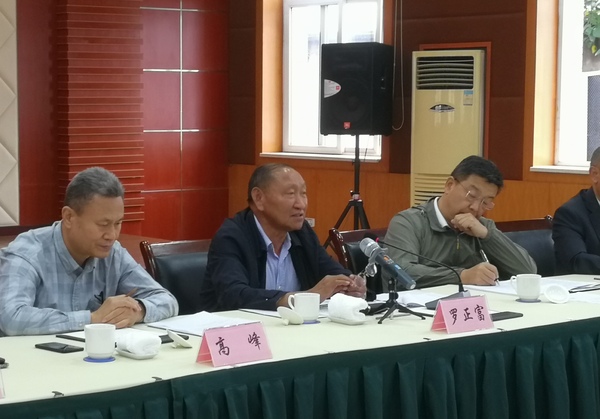 与重庆市有关方面座谈 与重庆市有关方面座谈