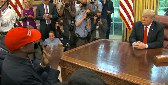 媒体:说唱歌手侃爷进白宫 连特朗普都插不上话