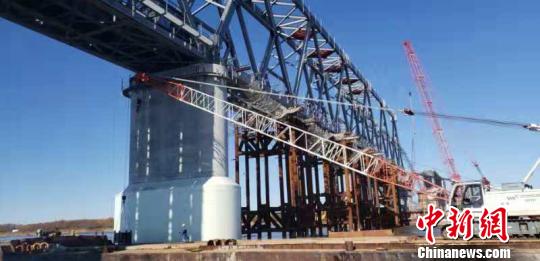 图为同江中俄铁路大桥中方段。(张学鹏摄)