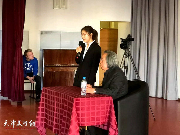 霍春阳在“中国画精神的内涵”讲座现场。