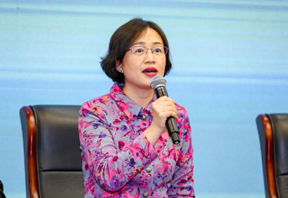 国家卫生健康委老龄健康司副司长 莫丽霞在圆桌讨论中发言