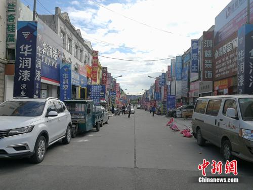 楼市不景气，燕郊售楼一条街旁边的建材市场也十分冷清。<a target='_blank' href='http://www.chinanews.com/' >中新网</a>记者 邱宇 摄