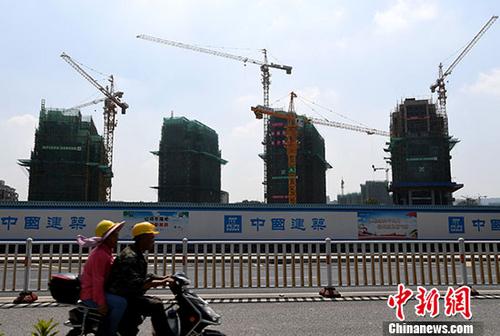 8月10日，福州正在建设中的房地产楼盘。 <a target='_blank' href='http://www.chinanews.com/'>中新社</a>记者 张斌 摄