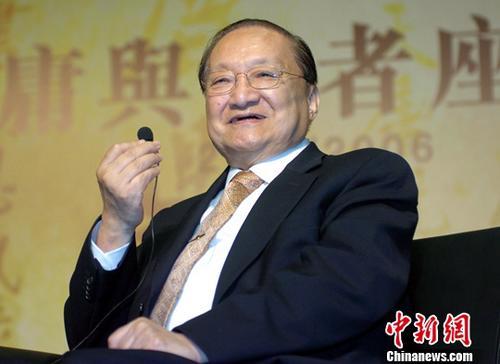 资料图片：香港著名作家查良镛(金庸)。中新社记者 王丽南 摄