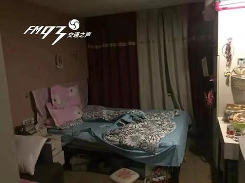 女子家中藏17个打火机走路扭捏作态 一查有问题