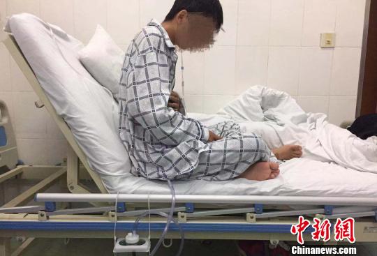 身材太瘦太高湖南23岁男子伸个懒腰突发气胸