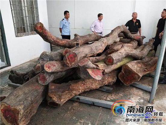 被整体公开挂牌转让的?？谑腥嗣窆傲街昊ɡ媸髟尽?来源：海南产权交易网)