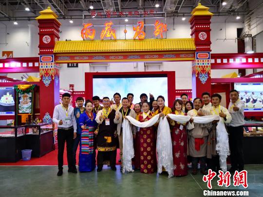 藏族风情入厦来