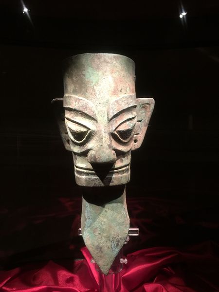 四川三星堆遗址出土青铜人头像