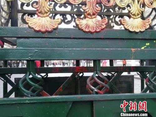 被破坏的装饰物?！×跷?摄