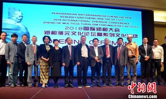 论坛吸引各国专家学者踊跃出席?！』旗?摄