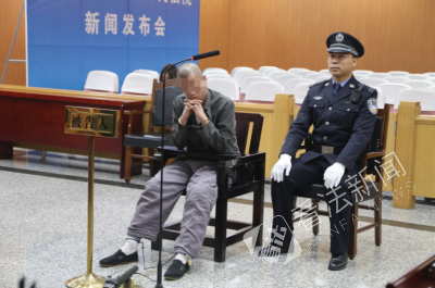 男子入室行窃受审 看着视频都不认:只是长得像而已