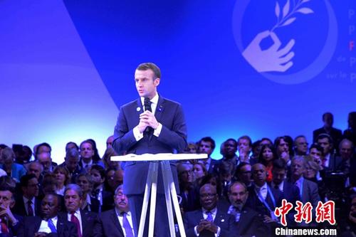 当地时间11月11日，时值第一次世界大战结束100周年之际，巴黎和平论坛隆重开幕。论坛由法国倡议召开。法国官方称，论坛旨在有效促进在全球重大问题上更好地开展国际合作，实现更加公平公正的全球化，建设更有效的多边体系。图为法国总统马克龙在开幕式上致辞。<a target='_blank' href='http://www.chinanews.com/'>中新社</a>记者 李洋 摄