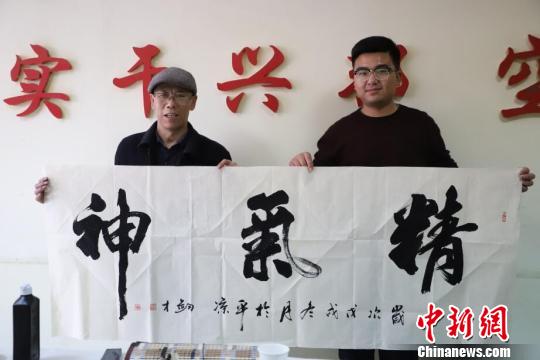 图为杜建才的书法作品?！÷砝椿?摄