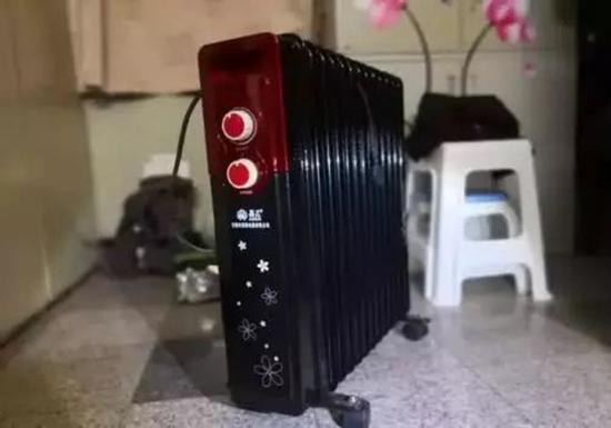 山西太原禁煤一刀切居民捡柴取暖 每晚浓烟滚滚