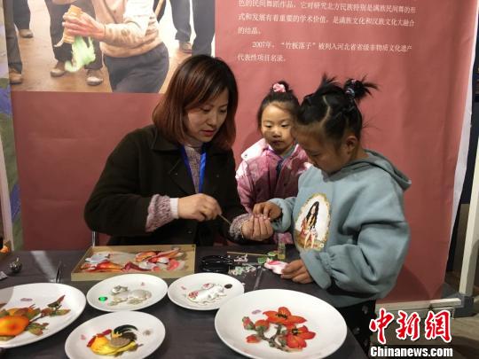 图为展览现场?！「吆斐?摄