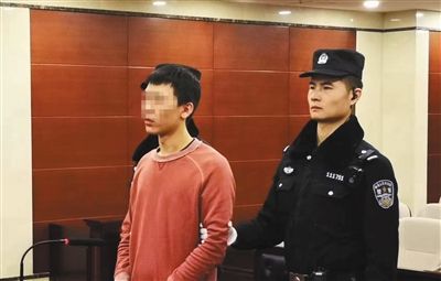 双井路口打人男子