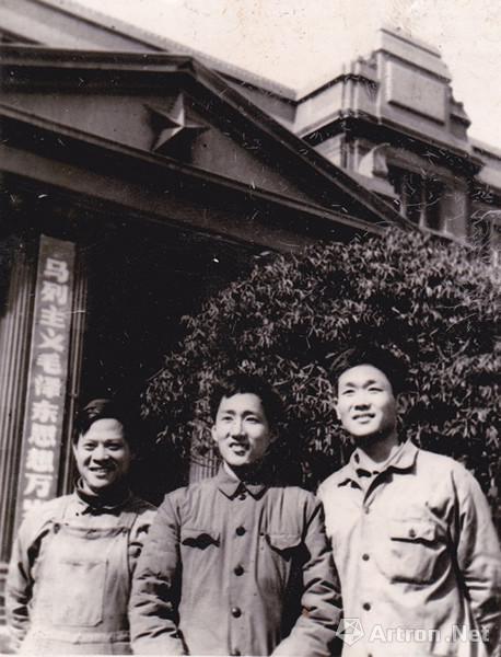 1977年高考录取后，工友送李平合影