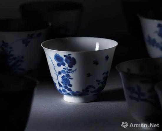 清康熙青花十二花神杯之菊花杯&nbsp; 佳士得2018年秋拍拍品