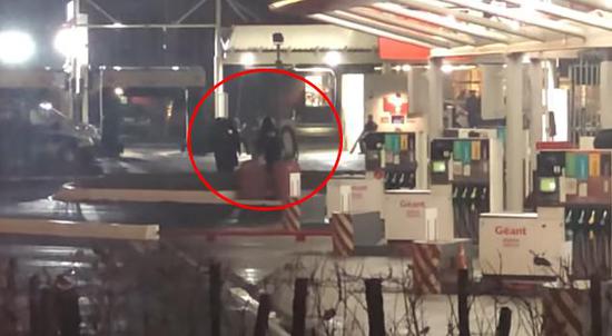 示威险出现意外 法抗议男子携爆炸装置要见马克龙