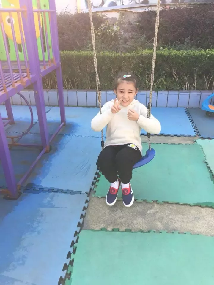 谁认识?8岁的漂亮女孩演过电影 却住进救助站半月