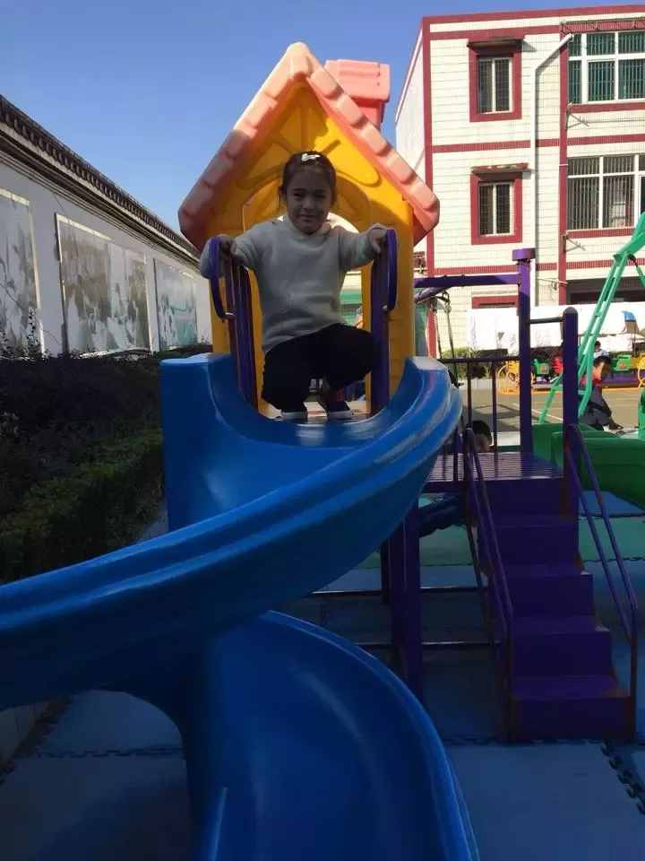 谁认识?8岁的漂亮女孩演过电影 却住进救助站半月