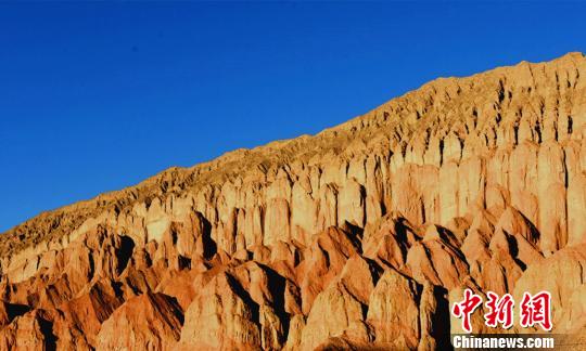甘肃阿克塞丹霞地貌“藏在深山人未识”