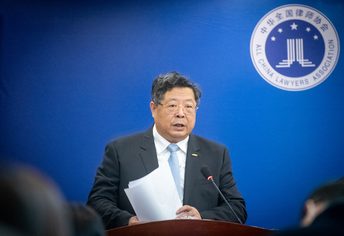 江苏省律师协会会长薛济民 摄影  王建军