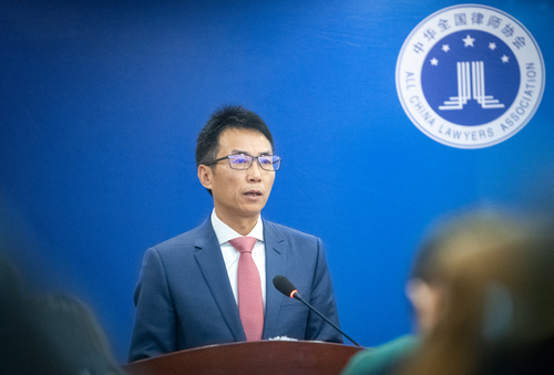 长沙市律师协会会长江帆 摄影  王建军