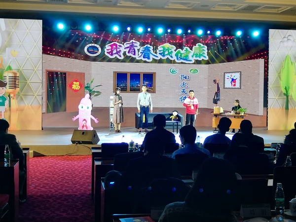 西北民族大学的舞台剧《阳光攻略》剧照