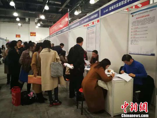 长三角地区企业颇受应届毕业生欢迎?！⌒礞?摄