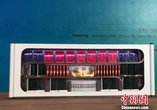 图为首批发布的《江苏文库》86册图书?！∷锶?摄