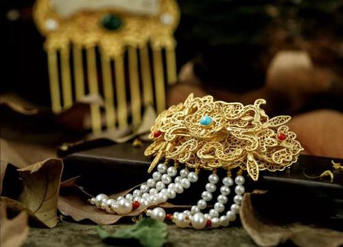 美女耗时六年筹办汉婚大礼 伴娘伴郎成宫女大臣