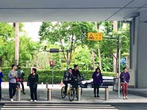 广州交警又出奇招：你闯红灯整条街的人都会知道