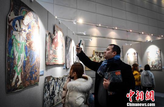 该展览由国家艺术基金支持，新疆龟兹研究院、兰州大学艺术学院、兰州大学敦煌学研究所、兰州大学校庆办联合主办?！〈蘖?摄