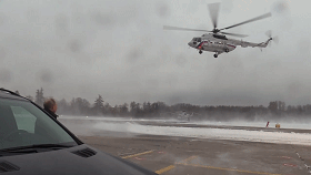 普京给14岁小男孩当司机系安全带 还送他特别礼物