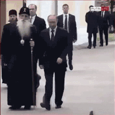 普京给14岁小男孩当司机系安全带 还送他特别礼物