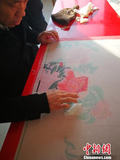 胡凌波正在工作中?！±钕?摄