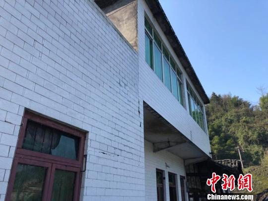 村民受损的房屋?！『刿壳?摄