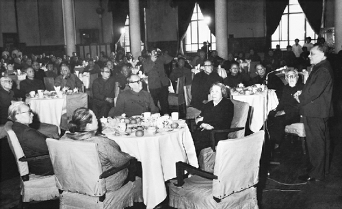 1980年1月1日，全国政协在政协礼堂举行元旦茶话会，中共中央副主席、全国政协主席邓小平发表重要讲话。此后，在政协礼堂举办新年茶话会成为惯例，延续至今。