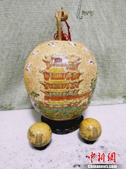 78岁艺人25载推出3000余件葫芦雕刻作品