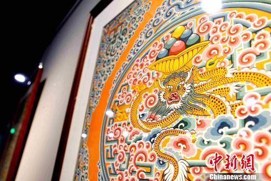 图为藏式建筑传统图案?！≌盘砀?摄