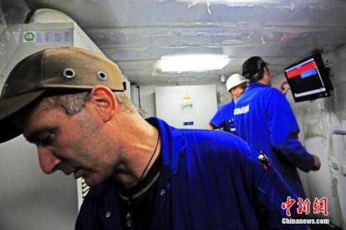 中国造船厂里的外籍员工。 李风 摄