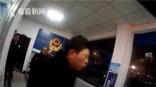 男子在婚宴上蹭吃蹭喝 被抓后求饶：别告诉我老婆