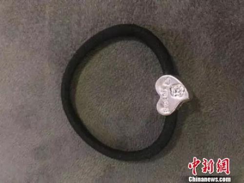 浙江省查处的首例跨境电商刷单案中，包裹内都是很廉价的扎头绳。金华市市场监督管理局提供