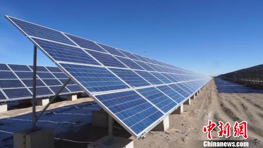 三峡集团青海格尔木光伏电站 三峡集团供图 摄