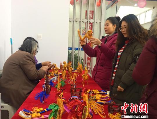 内蒙古高?！胺且拧惫履?、迎新春