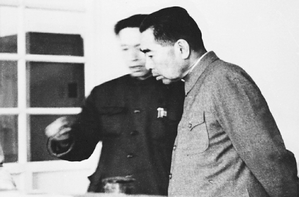 1961年10月，周恩来总理视察中国医学科学院医学生物研究所时听取顾方舟汇报脊髓灰质炎疫苗相关研制工作，赞扬了全所职工在党的领导下自力更生艰苦创业的精神，并勉励大家努力完成既定任务。