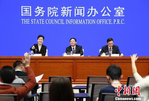 1月10日，国务院新闻办举行国务院政策例行吹风会，国家市场监督管理总局副局长马正其和国家税务总局征管和科技发展司司长饶立新介绍推进企业注销便利化工作有关情况，并答记者问。<a target='_blank' href='http://www.chinanews.com/'>中新社</a>记者 杨可佳 摄